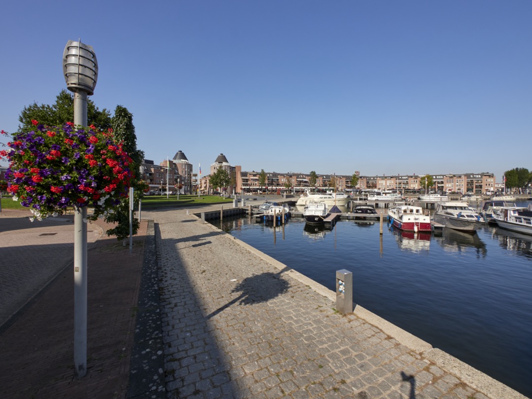 Afbeelding:Havenkom Almere Haven met bootjes